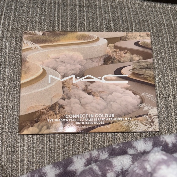 MAC Cosmetics Connect in Colour Eyeshadow Palette - Neutral Tones - Picture 1 of 5